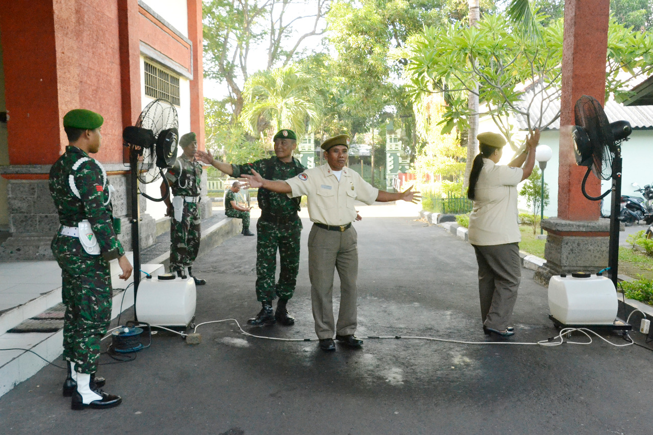 Cegah Covid 19 Korem Wira Satya Disemprot Desinfektan Kilas Bali