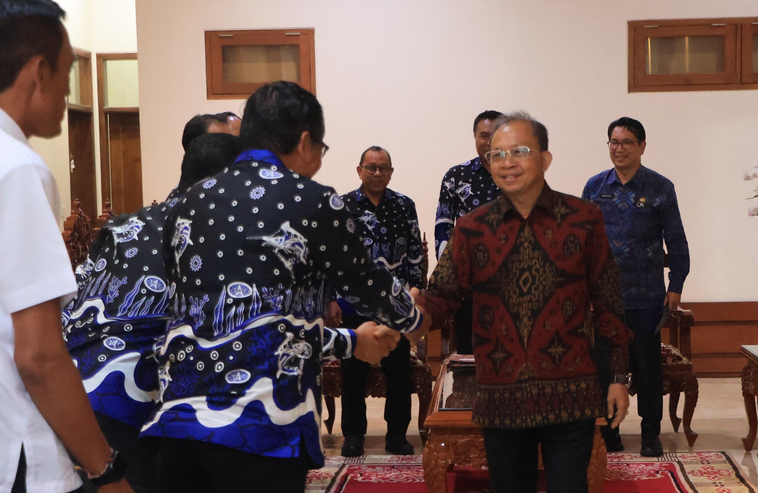 Gubernur Koster saat menerima audiensi ASITA Bali.